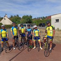 Michael,Guillaume, Luc, Dominique, Cécile et François participants à la randonnée 62 km "Salamandre 2022" à Villers Cotterets