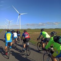 L'USC cyclo en route dans le vent vers Le Crotoy