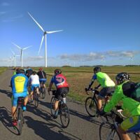 L'USC cyclo en route dans le vent vers Le Crotoy