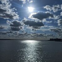 Un beau coucher de soleil sur la mer