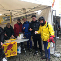 Visite de amis de l'USC Cyclisme pour déguster les crêpes de Françoise et Sylvie
