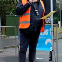 Pierre - Marie J. au micro de la course de caisses à savon.