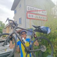 Tu peux porter ton vélo Thierry nous sommes fier de toi