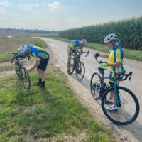 3 éme crevaison de Michael B. assisté de Philippe L. et Edith Z.