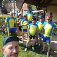 Tous les cyclos de l'USC Cyclotourisme après leur repas à Sommereux