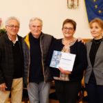 Françoise C. & Michel D. ont reçu des mains des organisteurs notre diplôme Téléthon 2024